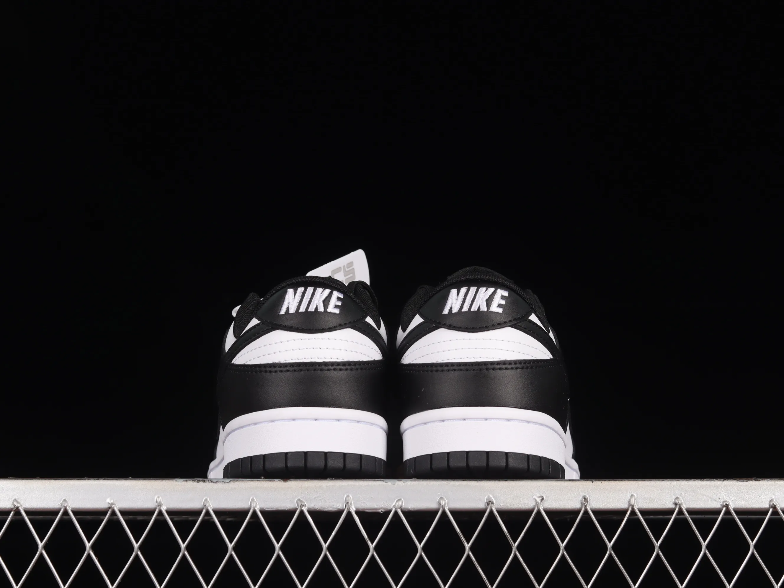 All Categories Nk SB Dunk Series Nk SB Dunk Low Low-top Sneakers Nk SB Dunk Low Black and White Panda SB Smashed Backboard Fashion Casual Sneakers DD1391-100